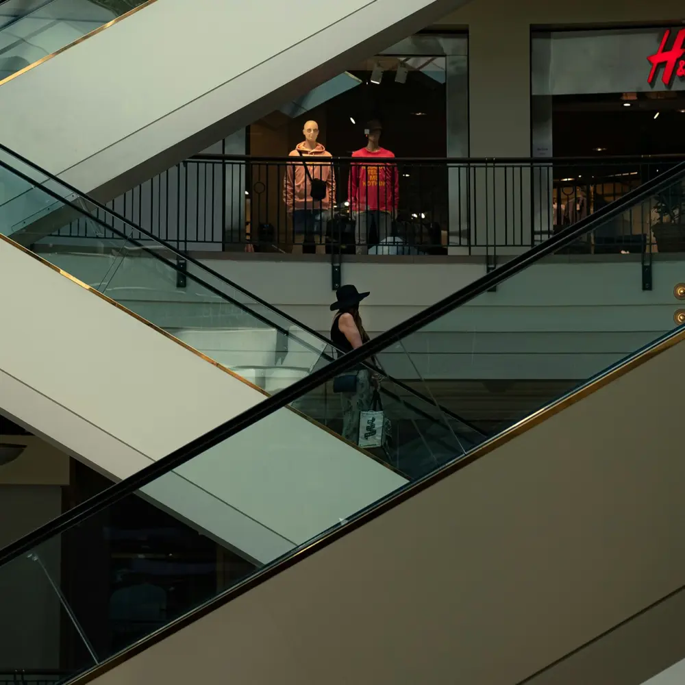 half-media-countable-handel